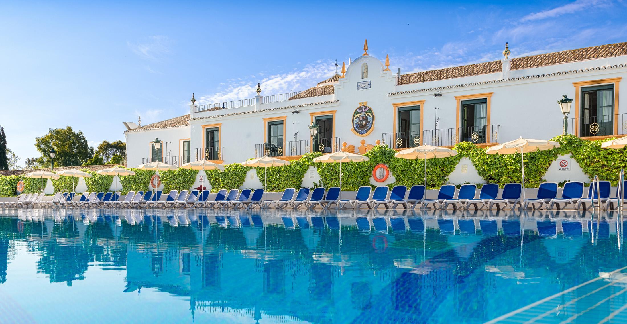 Globales Pueblo Andaluz Hotel San Pedro de Alcantara Exterior photo