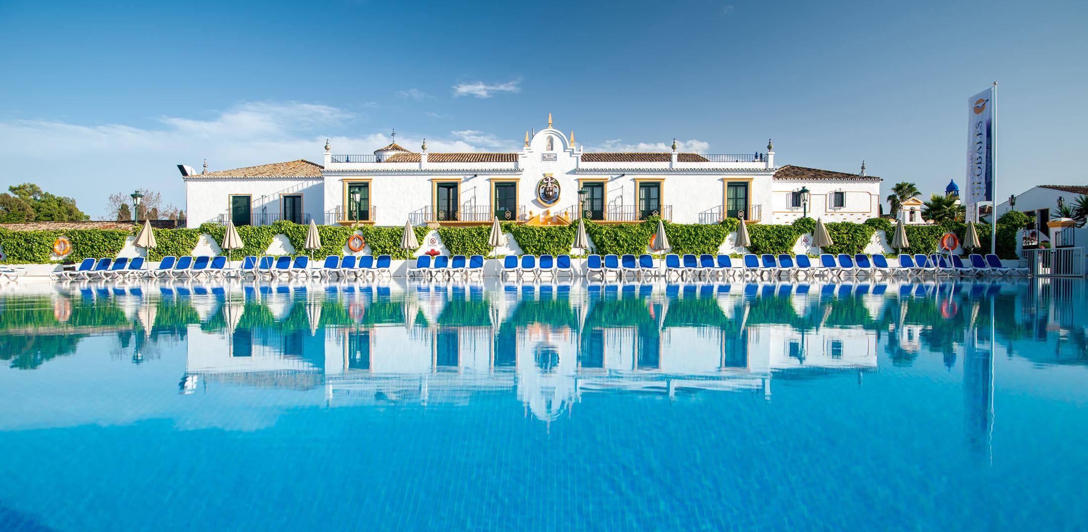 Globales Pueblo Andaluz Hotel San Pedro de Alcantara Exterior photo