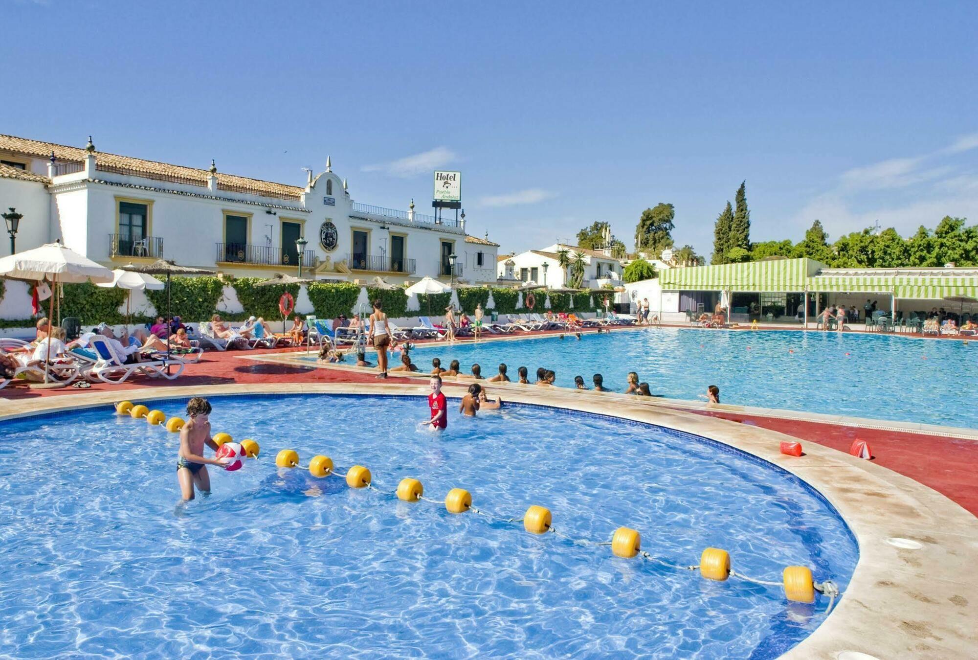 Globales Pueblo Andaluz Hotel San Pedro de Alcantara Exterior photo